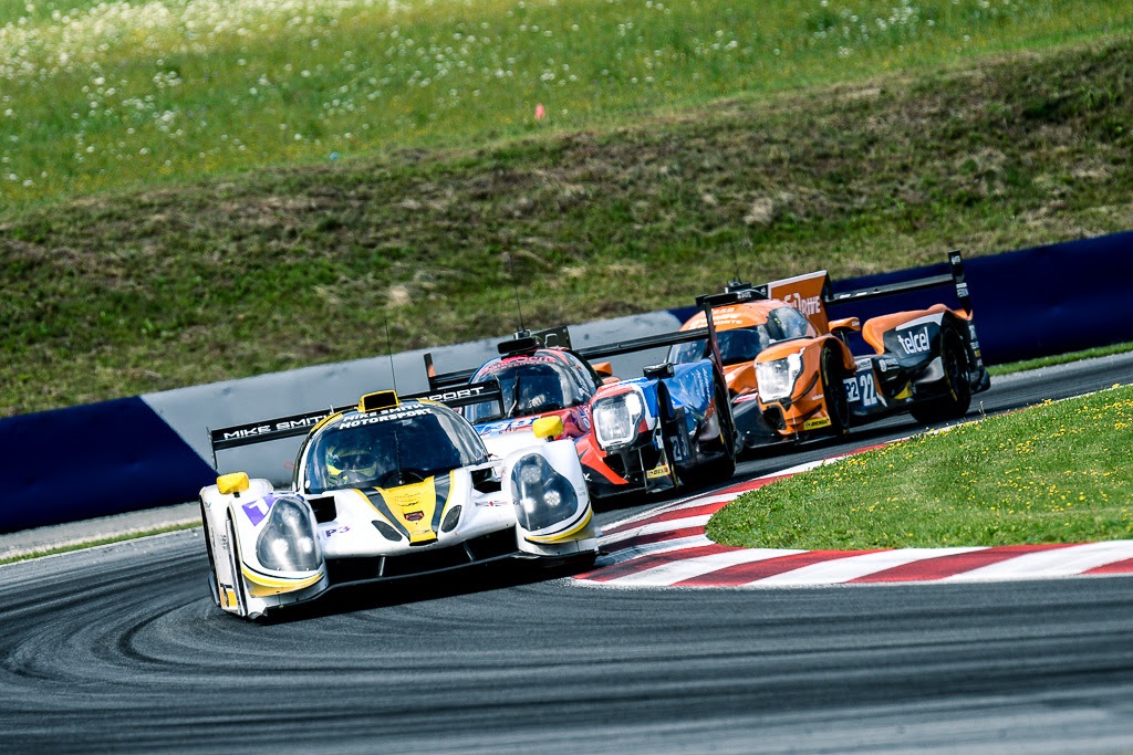 De tre kørere i bil nummer 15 kørte sig fra 14. til ottendepladsen
(Foto: Xynamic Automotive Photography)